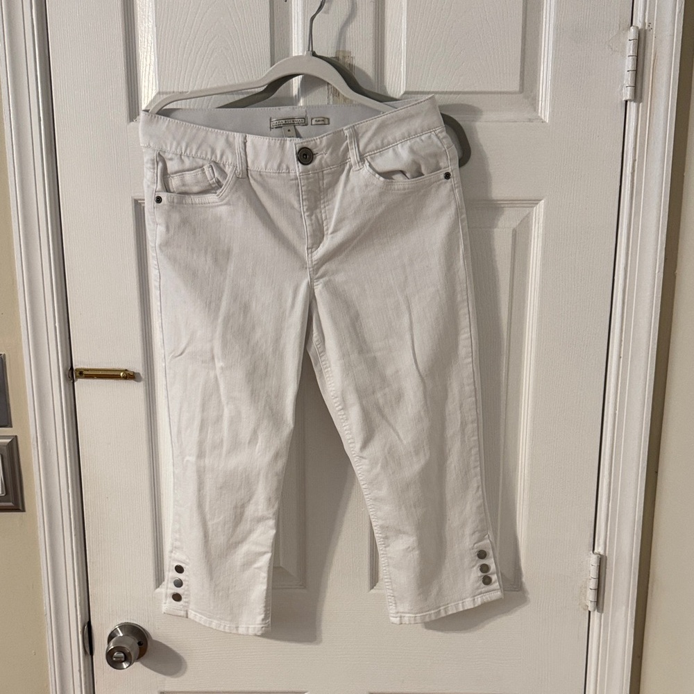 Dana Buchman White Ankle Jeans with Button Accents